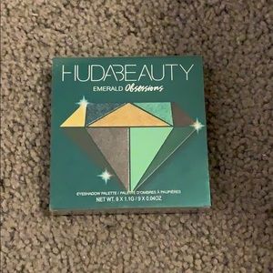UNUSED Huda Beauty Emerald Obsessions Palette